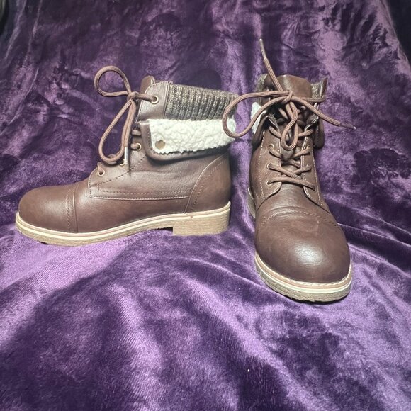 DREAM PAIRS | Lace Up Combat Boots | Size 7.5 - Picture 9 of 10